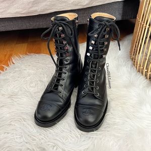 Auth Chanel Classic Black Leather CC Logo Lace-Up Combat Boot - Size 39